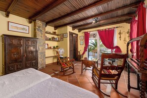 4 bedrooms, iron/ironing board, free WiFi, bed sheets - Mediterranean Villa "Palladio" in Ronda with Mountain View, Air Conditioning & Pool (Ronda)