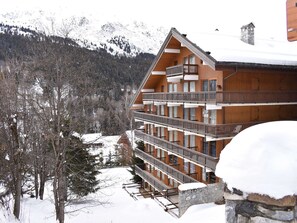 Exterior - Ski-In/Ski-Out Studio for 4 in Méribel, Pool Access, Near Shops & Bus Stop (Méribel)