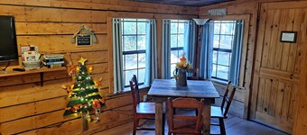 Cici's one bedroom cabin at Bluegill Lake Cabins