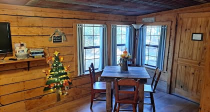 Cici's one bedroom cabin at Bluegill Lake Cabins