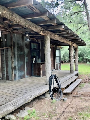 CiCi's Rustic Cabin at Bluegill Lake Cabins