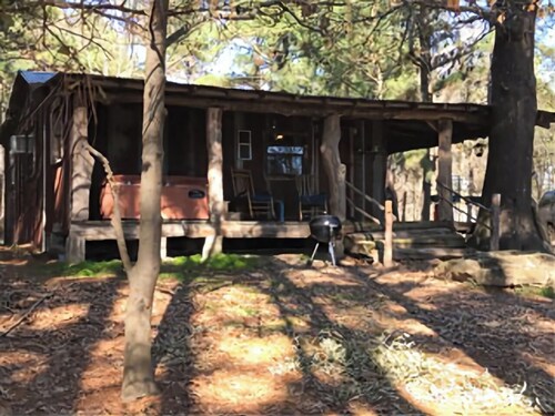 Cici's one bedroom cabin at Bluegill Lake Cabins