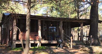 Cici's one bedroom cabin at Bluegill Lake Cabins
