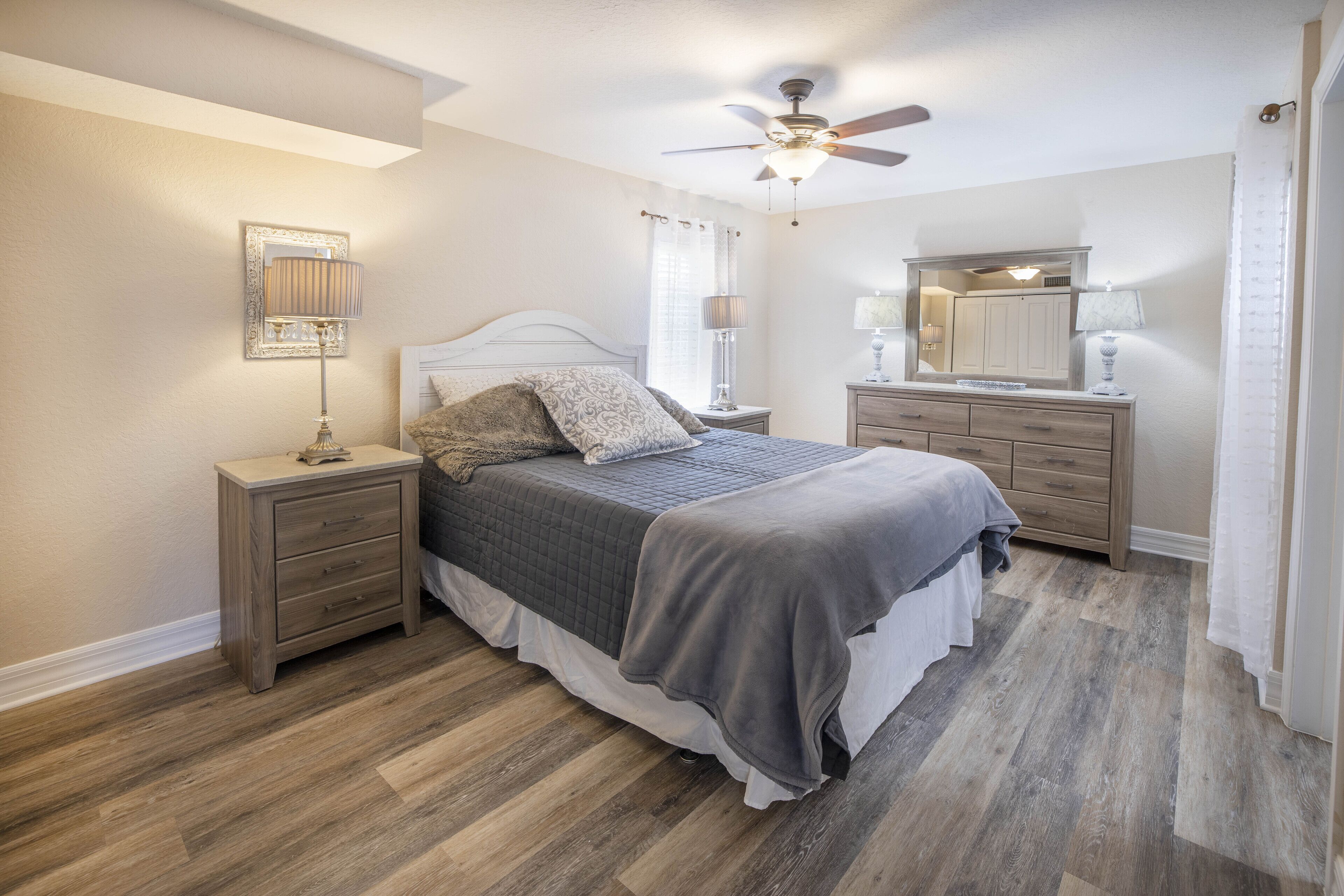 The Village Breeze II - White-sand, Heated Pool, Beaches, Daiquiris, Seafood.