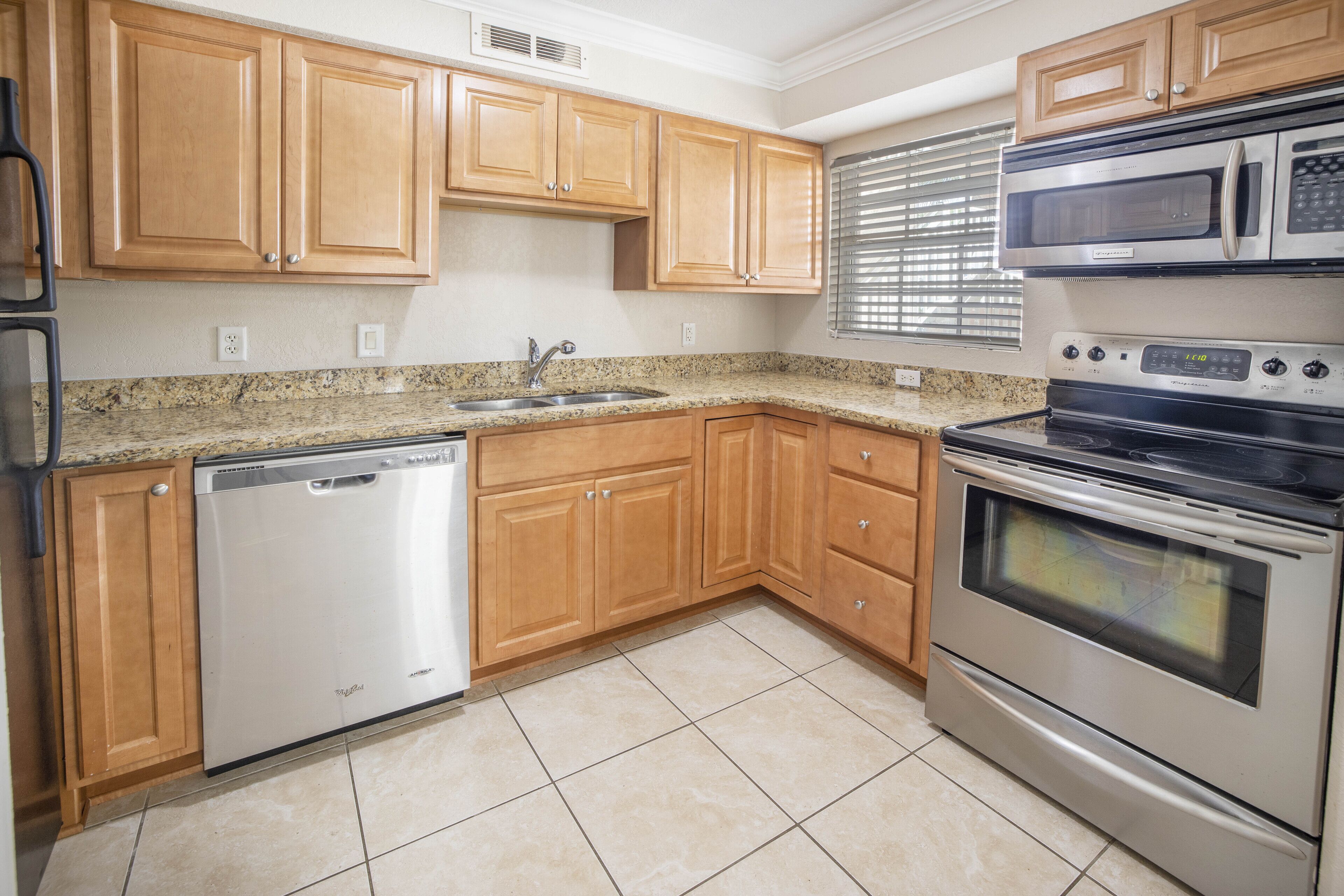 The Village Breeze II - White-sand, Heated Pool, Beaches, Daiquiris, Seafood.