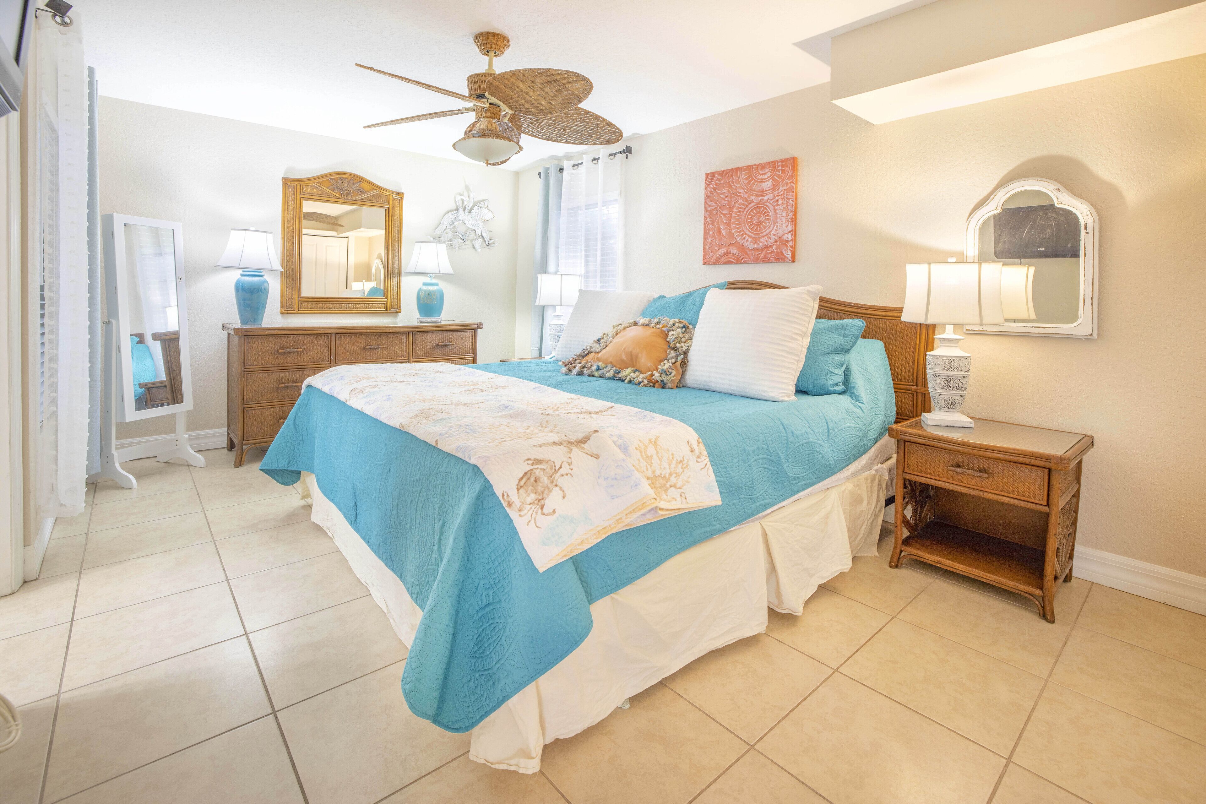 The Village Breeze I - Heated Pool, Beaches, Daiquiris, Seafood, White-sand!