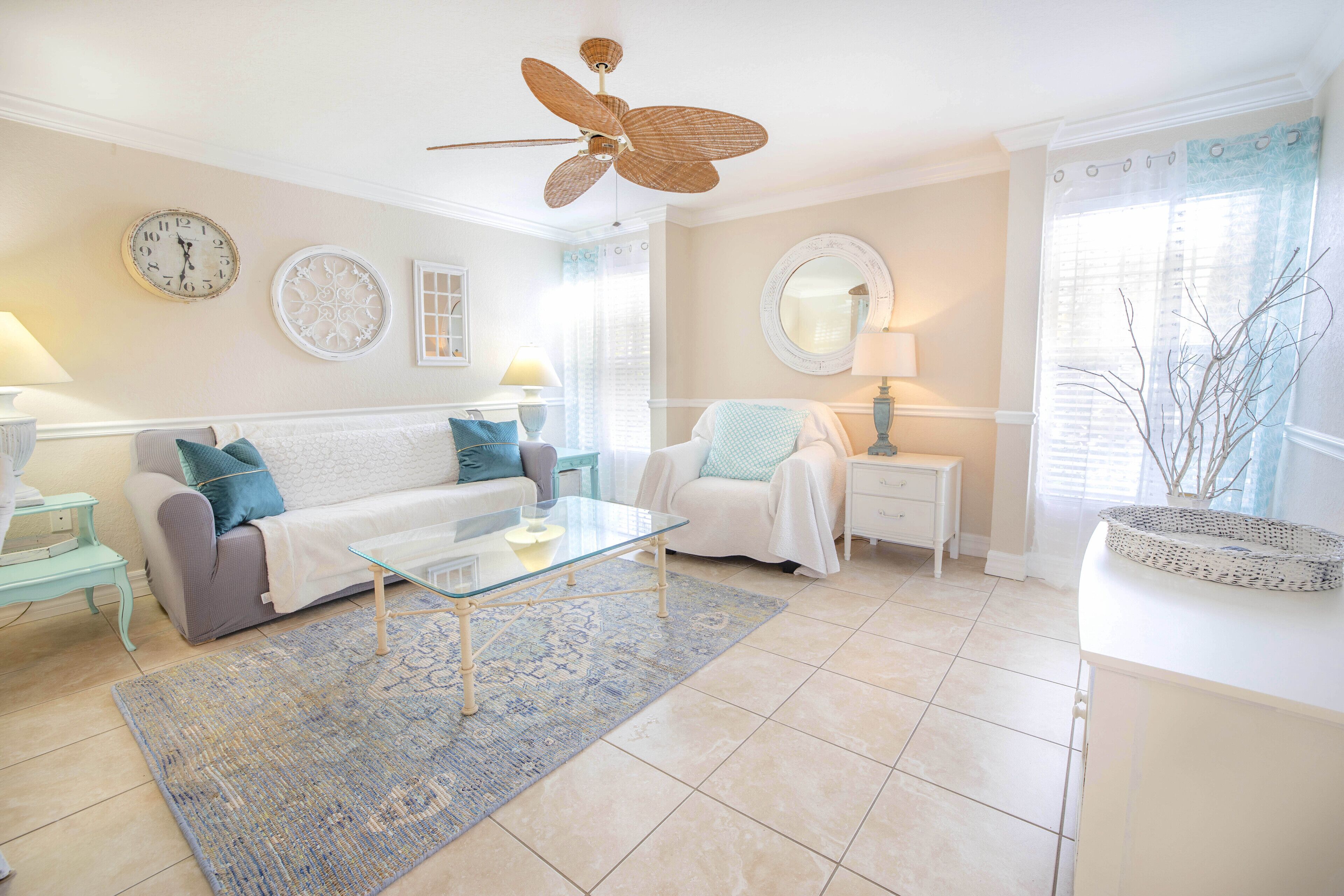 The Village Breeze (2 units) 4BR/4Bath Pool, Beach - Siesta Village Living!