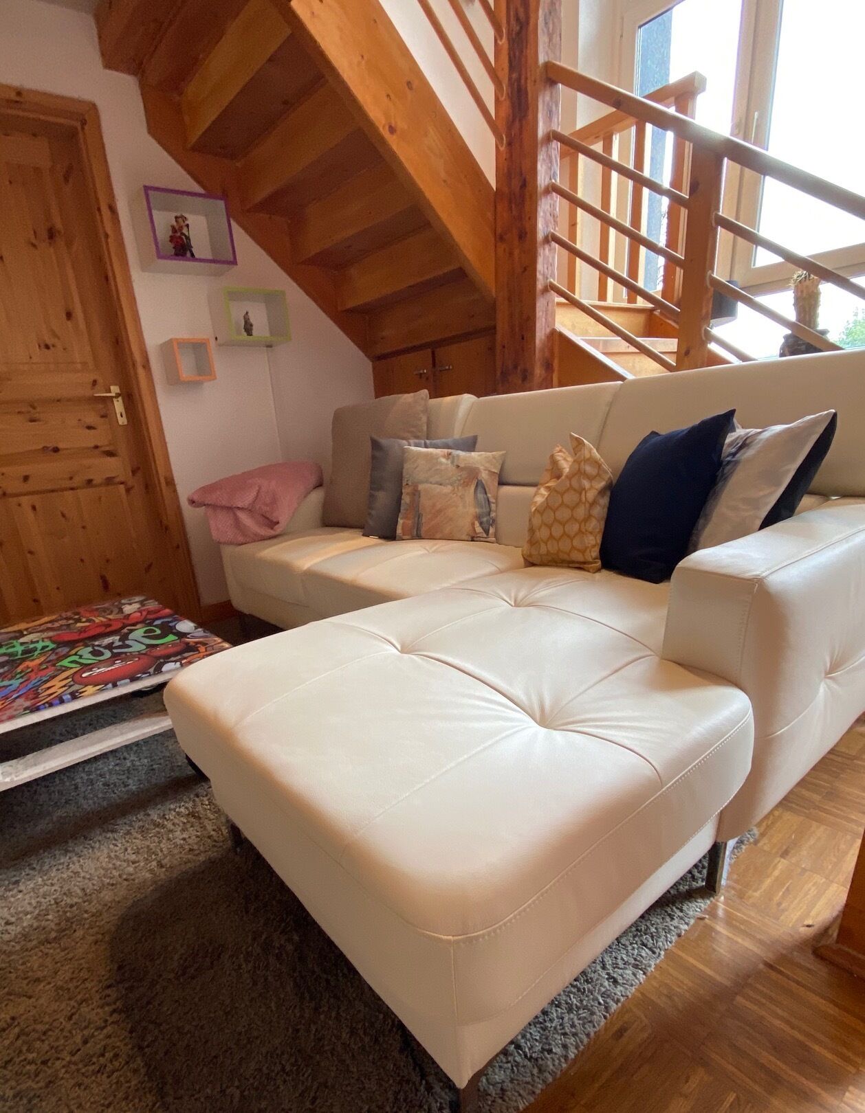 Smart-TV, Videospiele, DVD-Player, Tischfußball