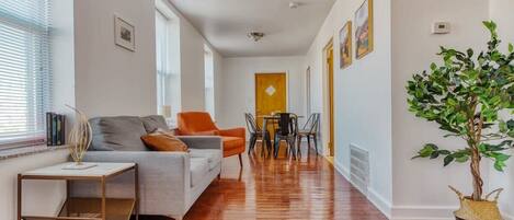 Fernseher, Stereoanlage