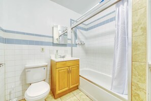 Badekar, hårføner og håndklær