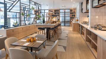 Desayuno buffet diario (ZAR 220 por persona)