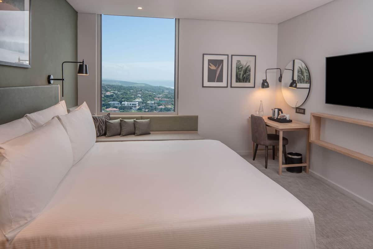 1 bedroom, premium bedding, minibar, in-room safe