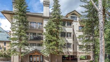 Condo, 2 Bedrooms | Exterior