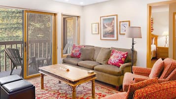 Condo, 2 Bedrooms | Living room | Smart TV, fireplace