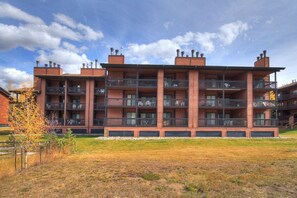 A multi-story brick building with balconies, likely a residential or hotel complex. - 201c Mountain Side 1br 1ba 1 Bedroom Condo by RedAwning (Frisco)