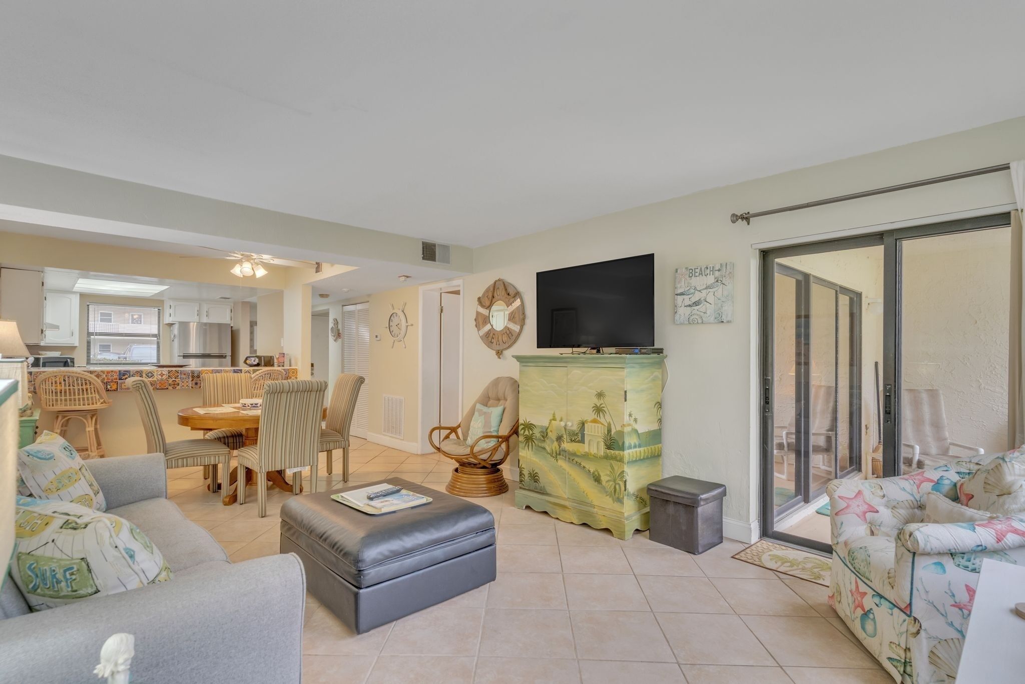 Condo, 1 Bedroom | Living area