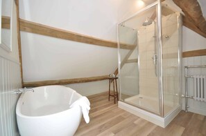 Bathtub, towels, soap, shampoo