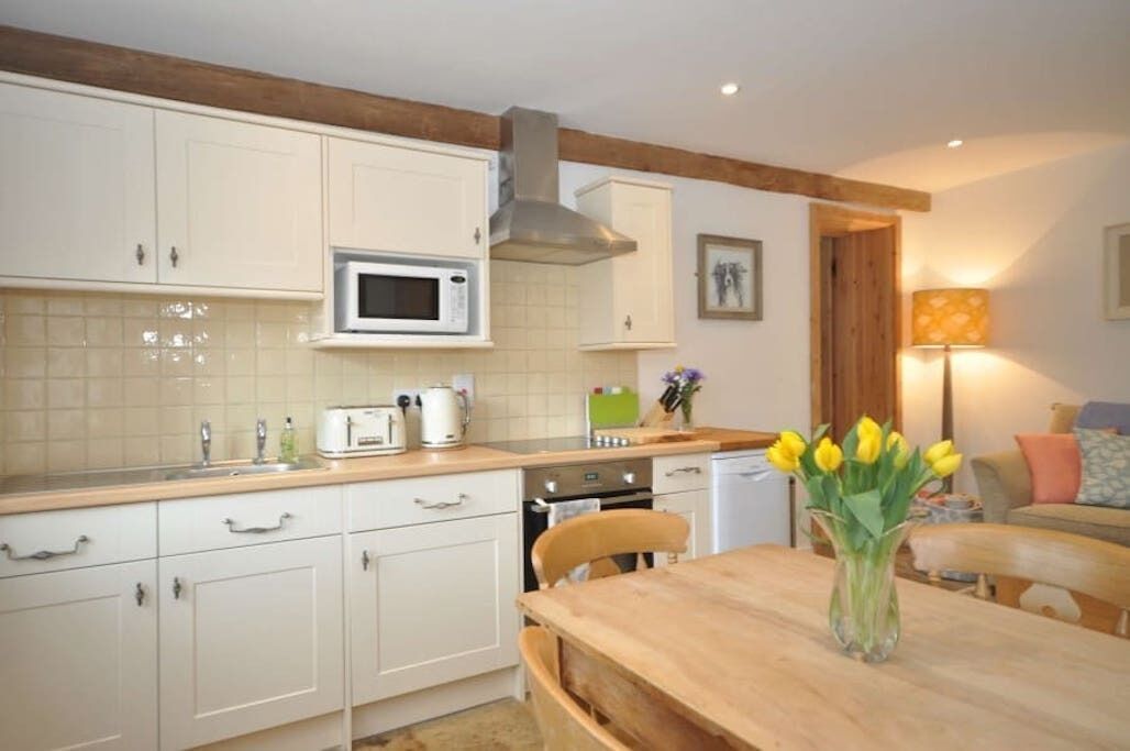 冰箱、微波炉、烤箱、炉灶