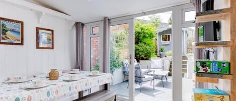 Cottage | 3 bedrooms, iron/ironing board, free WiFi, bed sheets