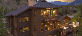 Luxury Home on Keystone's River Course, Spacious Decks with Private Hot Tub