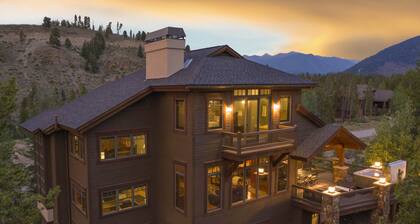 Luxury Home on Keystone's River Course, Spacious Decks with Private Hot Tub