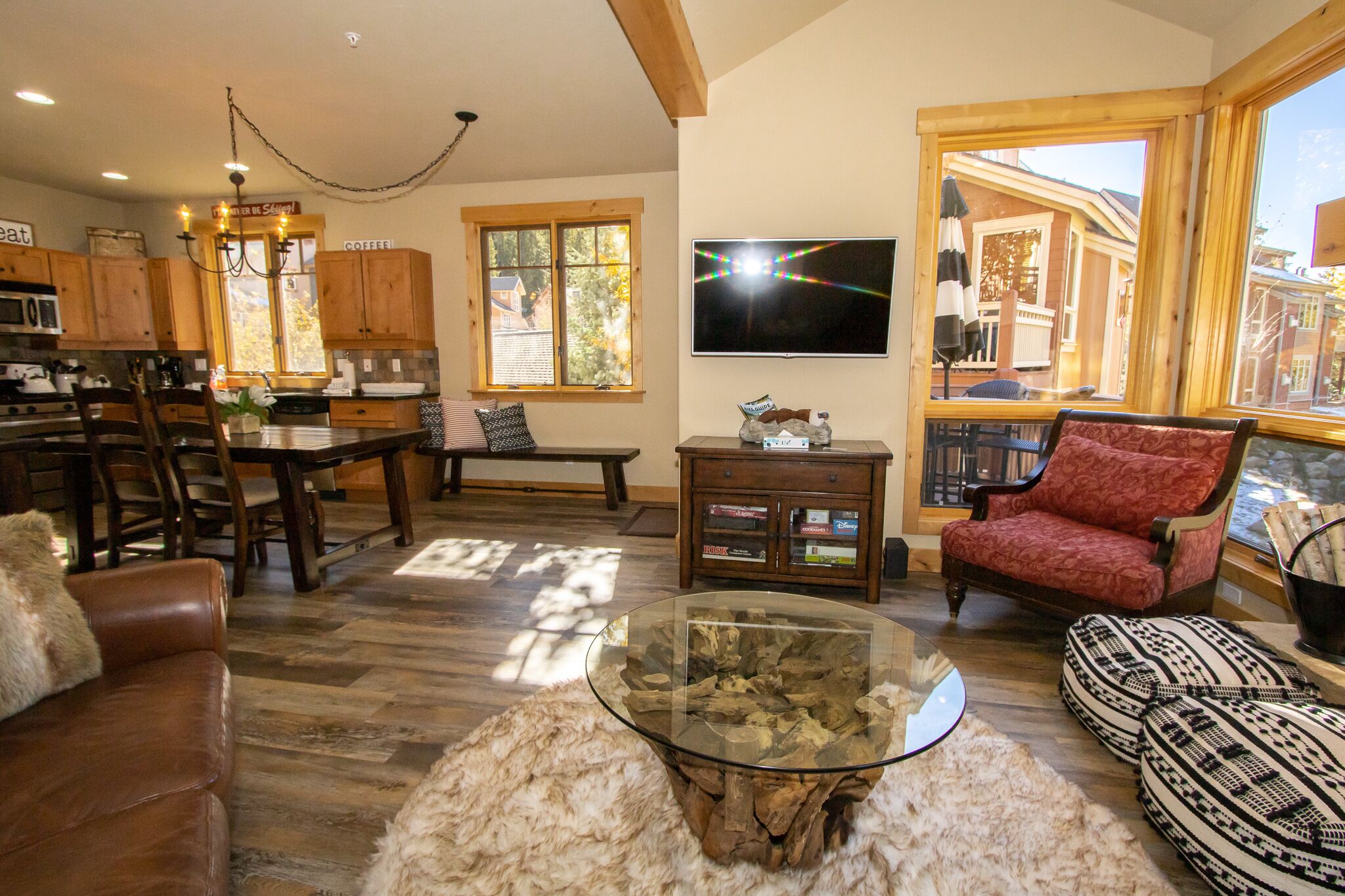 Luxurious Townhouse with Private Garage and In Unit Laundry, Great Views