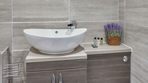 Bathroom sink - Fly Away at Ruby (Saltburn-by-the-Sea)