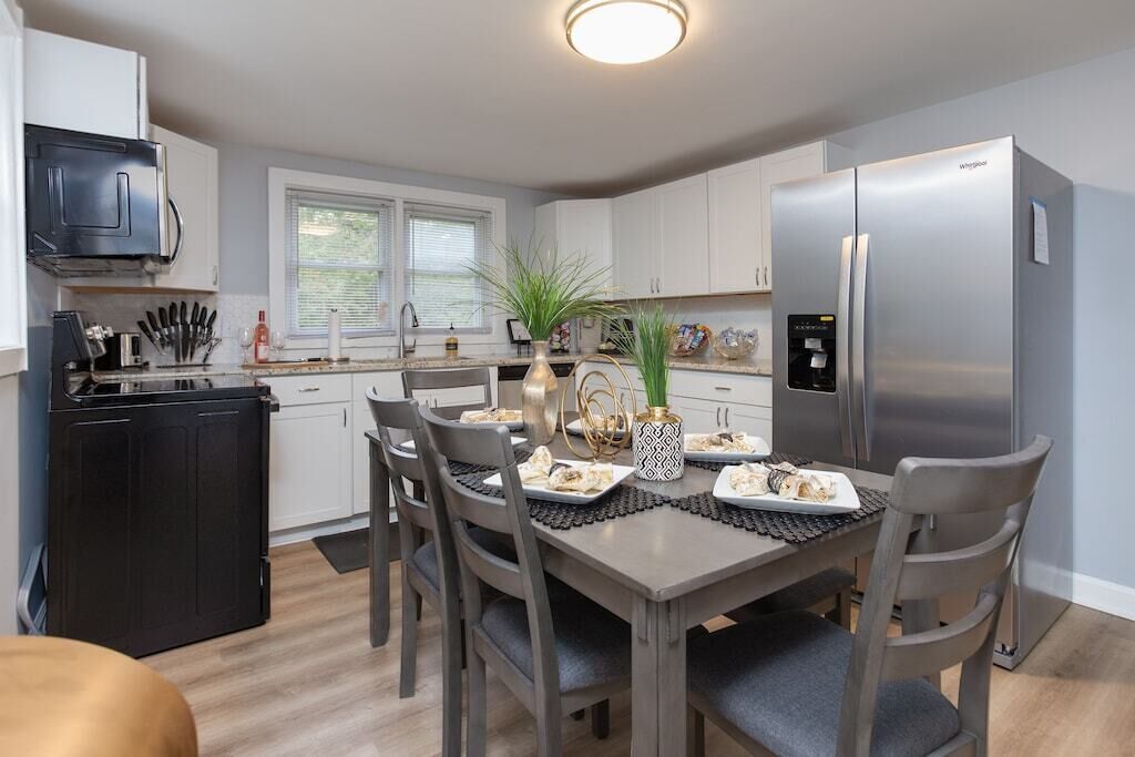 Quaint and Warm 2BR Cottage Close to 85/40, WiFi