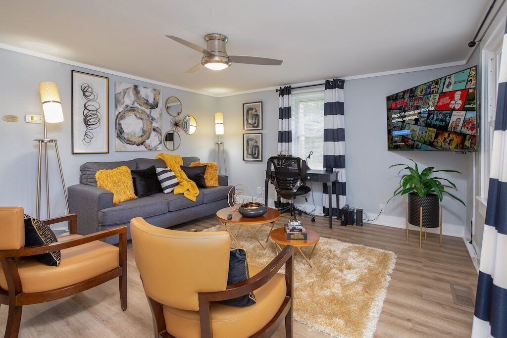 Quaint and Warm 2BR Cottage Close to 85/40, WiFi