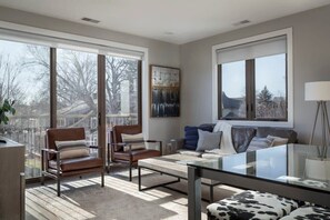 TV, offices - Capri 209 the Heart of Downtown Traverse City (Traverse City)