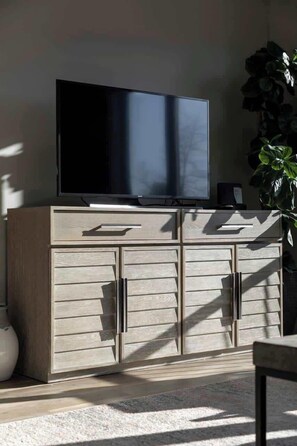 Interior - Capri 209 the Heart of Downtown Traverse City (Traverse City)