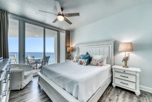 3 slaapkamers, een strijkplank/strijkijzer, reisbedje, gratis wifi