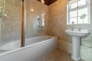 Hair dryer, towels - Crabpot Cottage, East Runton, Norfolk (East Runton)