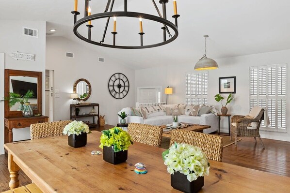 Interior - Mia`s Beach Escape- Stunning 3/2 Home with Pool (Sanibel)