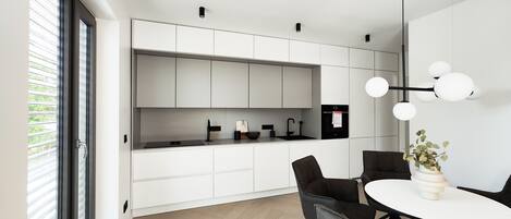 Luxury Apartment, Ensuite | Shared kitchen