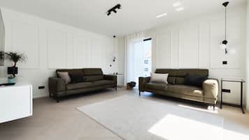Luxury Apartment, Ensuite | Interior