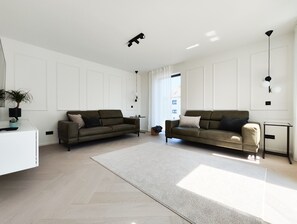 Luxury Apartment, Ensuite | Interior