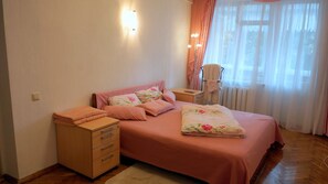 2 chambres, fer et planche à repasser, Wi-Fi, draps fournis