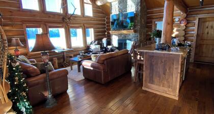 Luxurious Log Cabin & Hot Tub on Golf Course with Spectacular Mountain Views