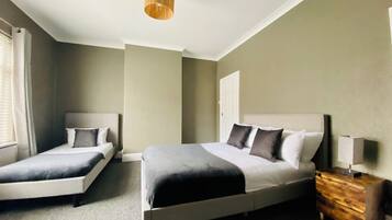 2 bedrooms, iron/ironing board, WiFi, bed sheets