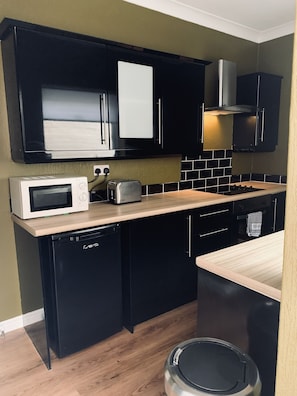 Fridge, microwave, oven, stovetop - The Woodlands (Bishop Auckland)