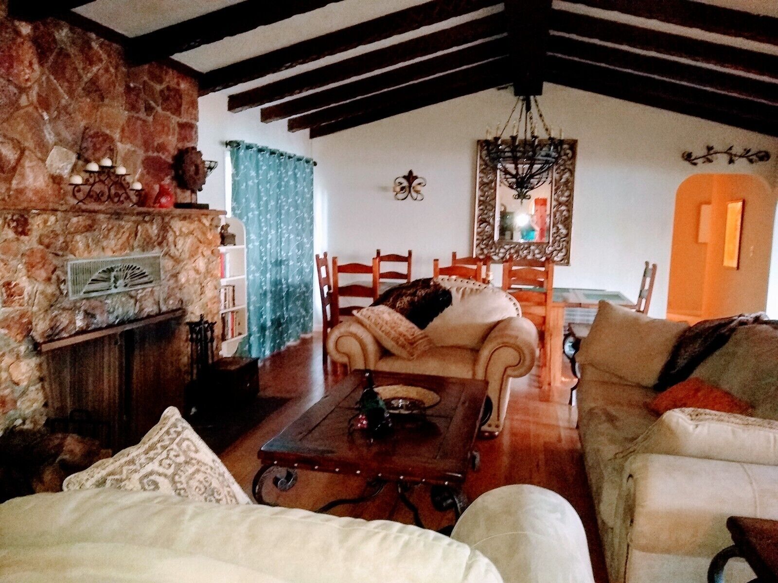 STUNNING  Lakefront,  Beach/  NEW DOCK 2022,2 Kayaks, Sleep 8