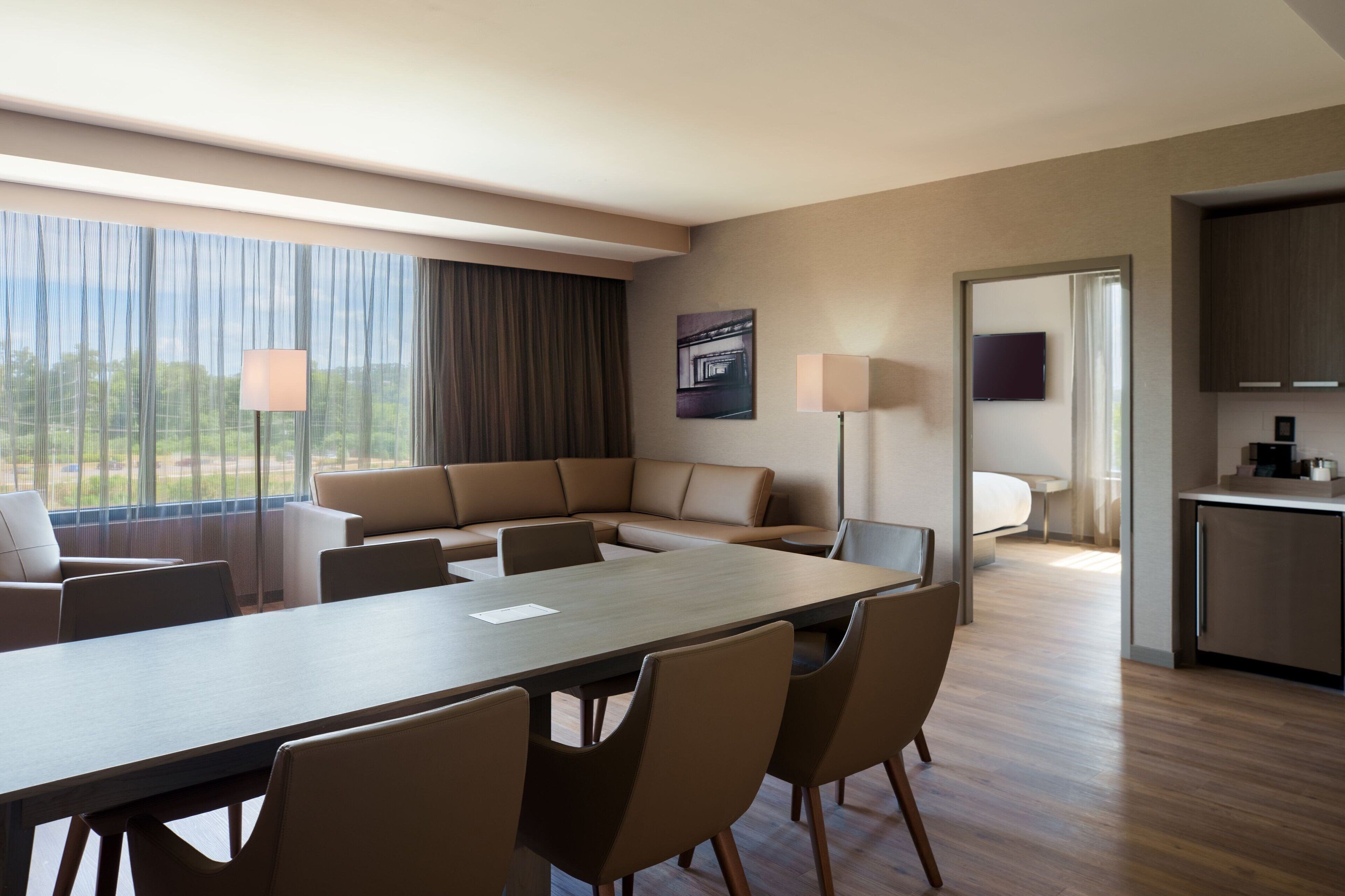 suite, 1 bedroom | living room | flat-screen tv