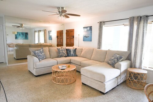 Heated Pool, Walk to Beach, Grill, Ping Pong