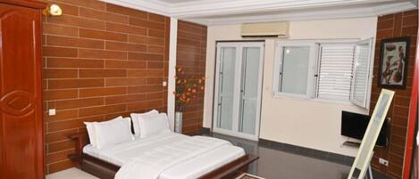 9 Schlafzimmer, Schreibtisch, kostenloses WLAN, Bettwäsche