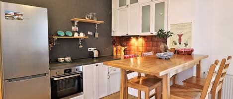 Micro-ondes, lave-vaisselle, grille-pain, épices