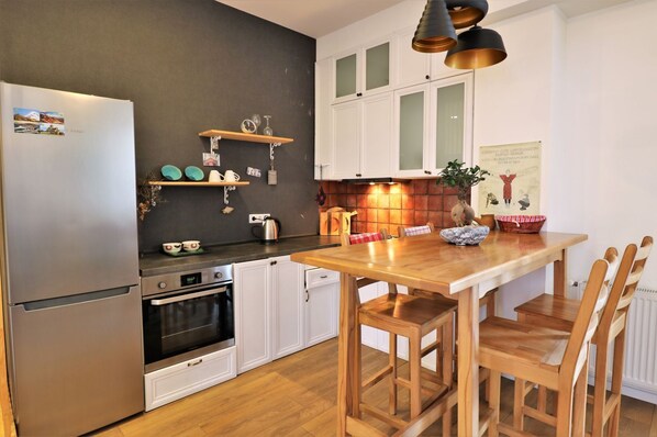 Microondas, lavavajillas, tostadora, especias