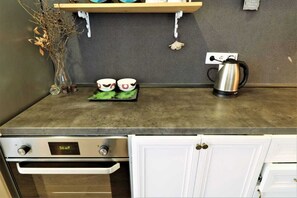 Microondas, lavavajillas, tostadora, especias