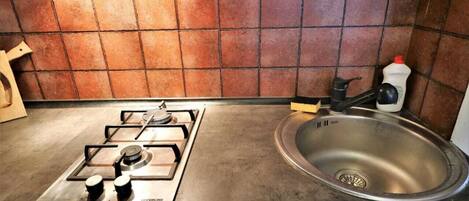 Microwave, dishwasher, toaster, spices