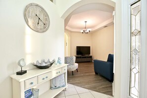 別墅 (370 Calabay Parc) | 4 間臥室、免費無線上網